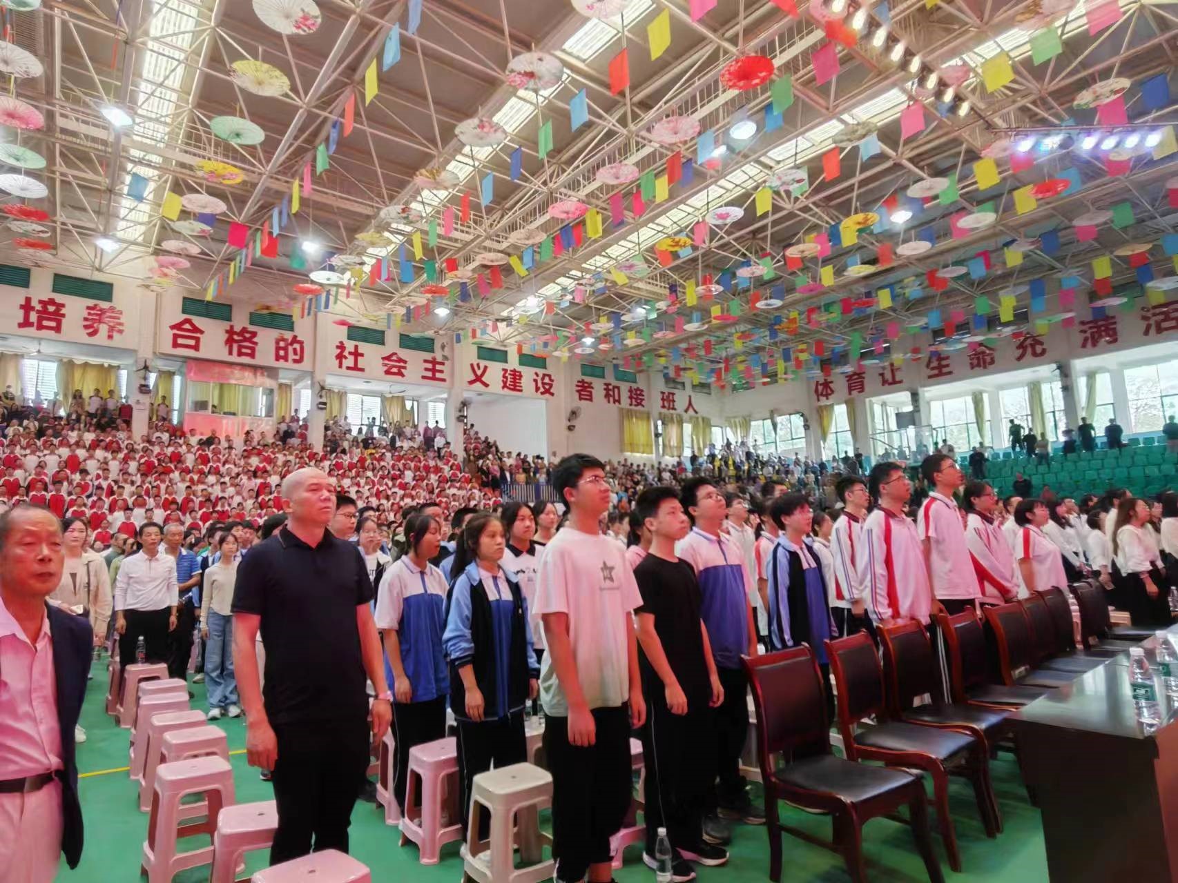 國歌、校歌奏唱現(xiàn)場